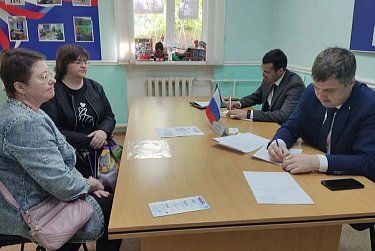 Валентин Купинов провел прием граждан в Медногорске